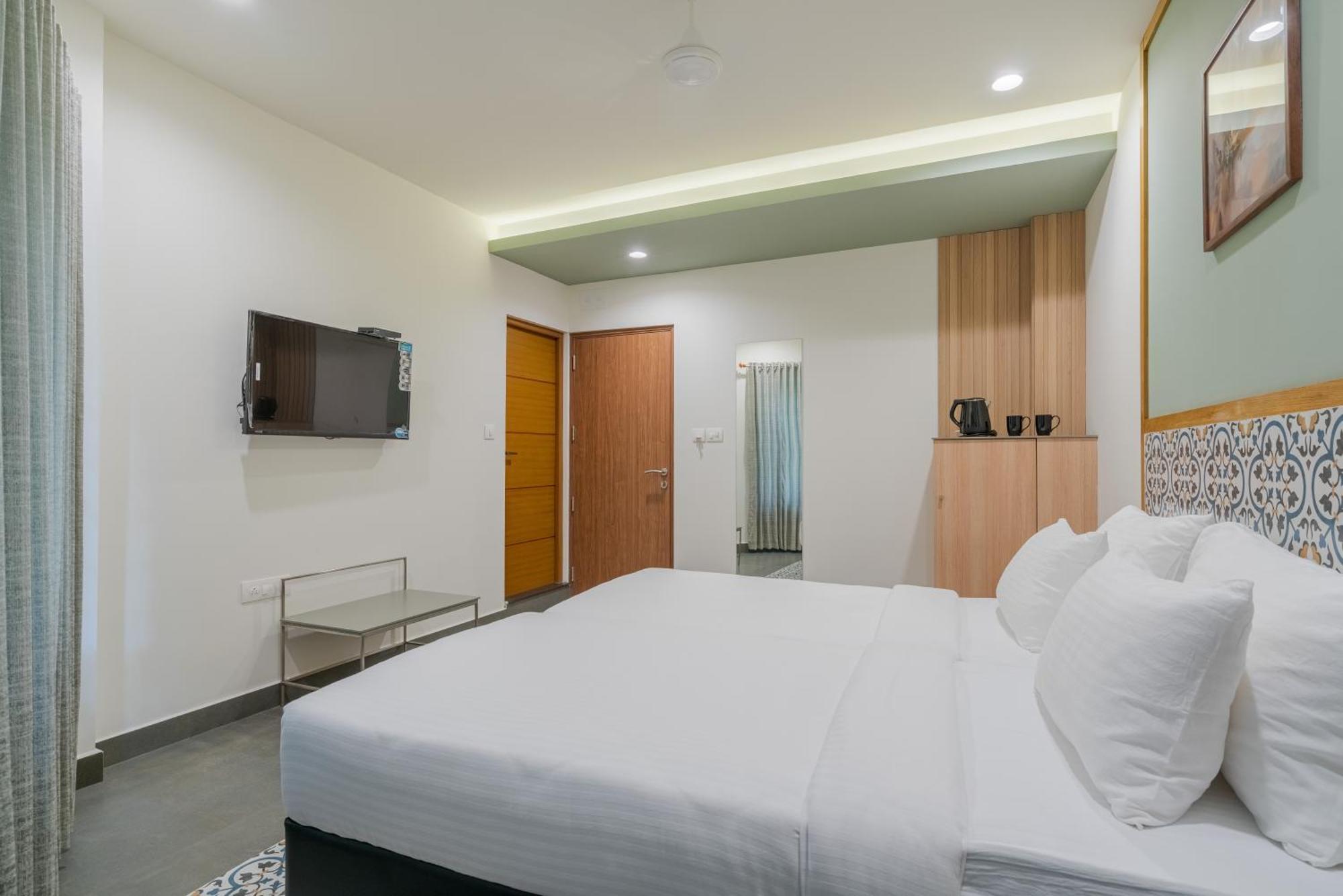 Aryaas Regent Hotel Kochi Exterior photo