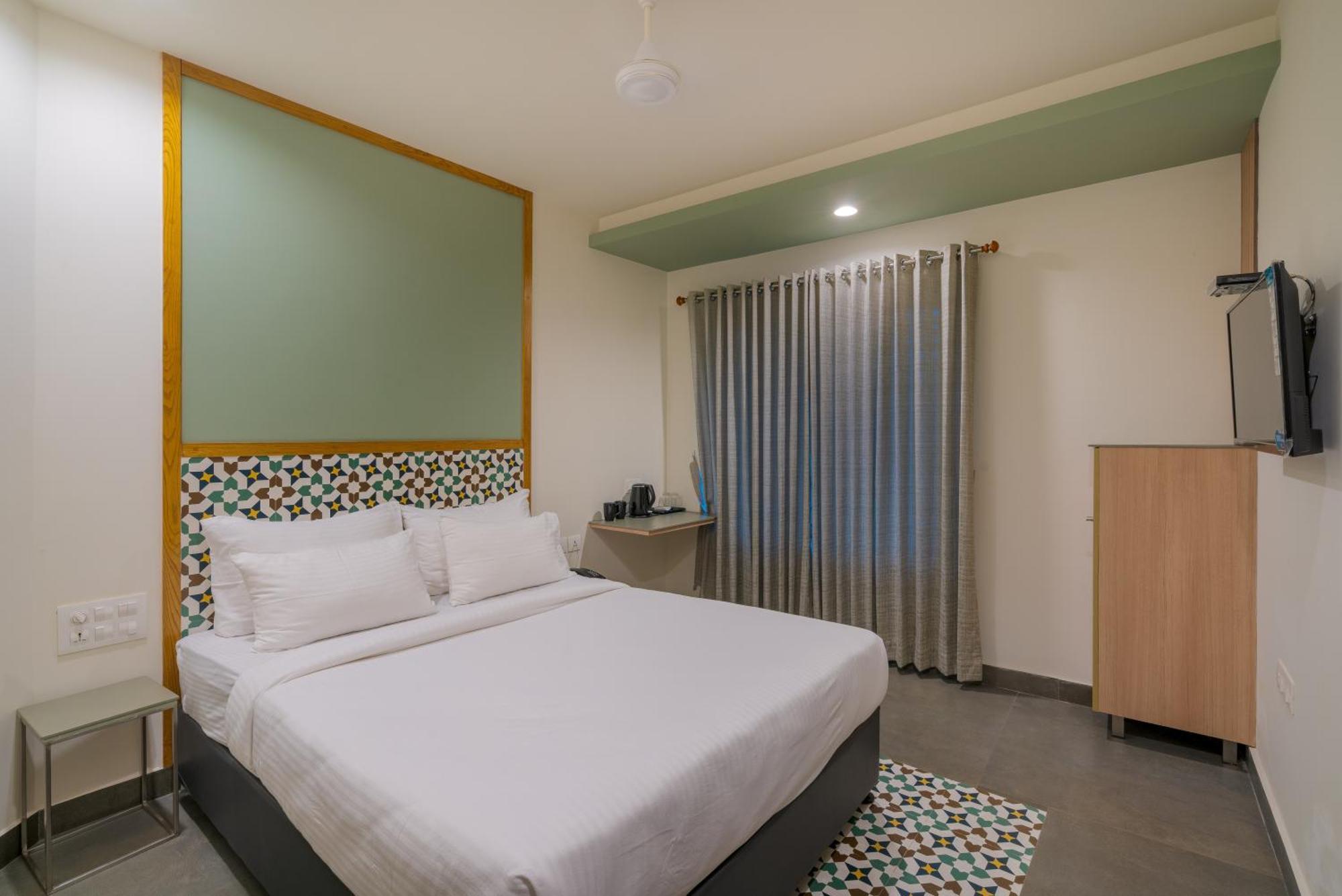 Aryaas Regent Hotel Kochi Exterior photo